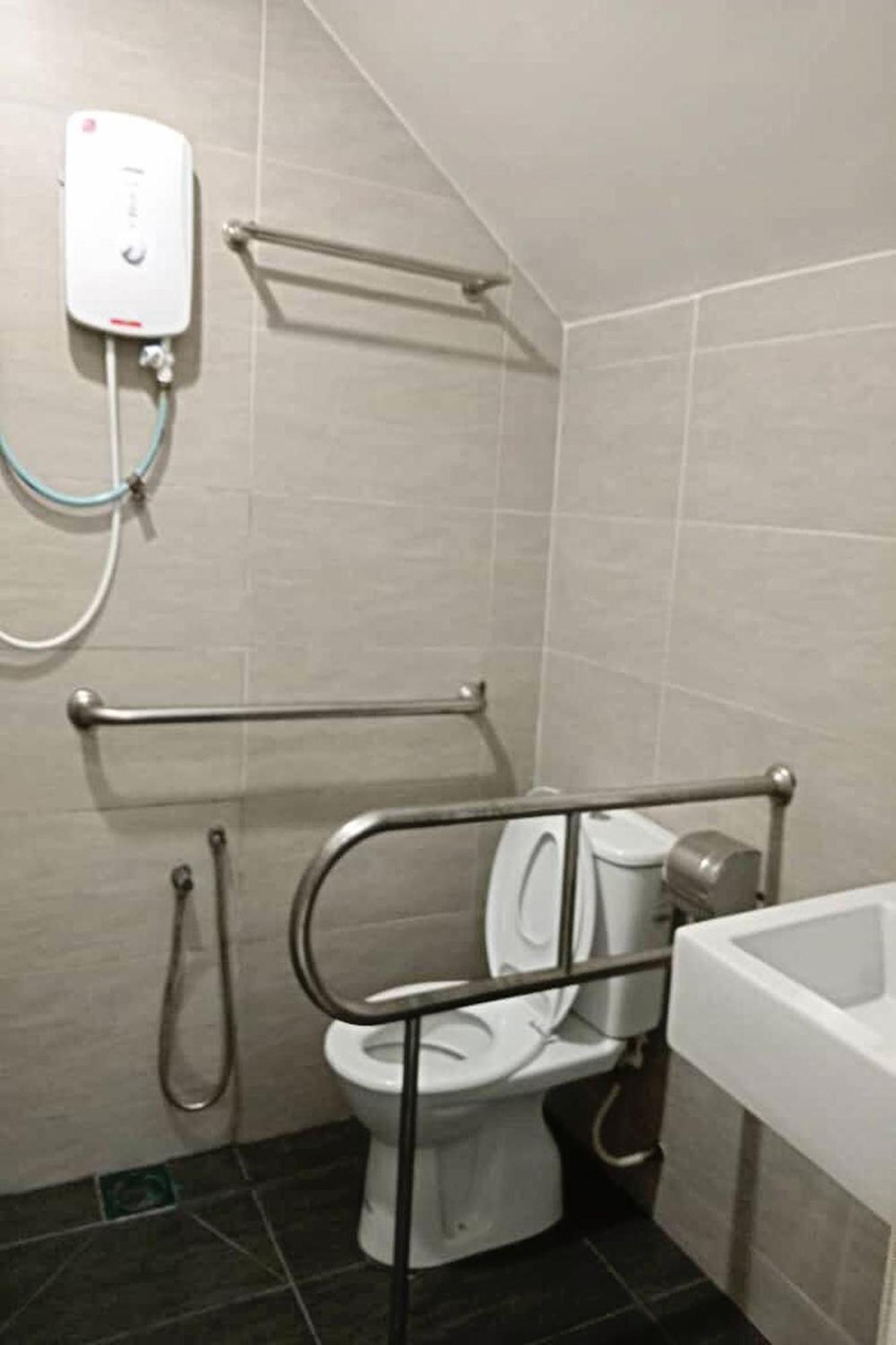 Coop Hotel Putrajaya & Cyberjaya Kampung Dengkil Extérieur photo